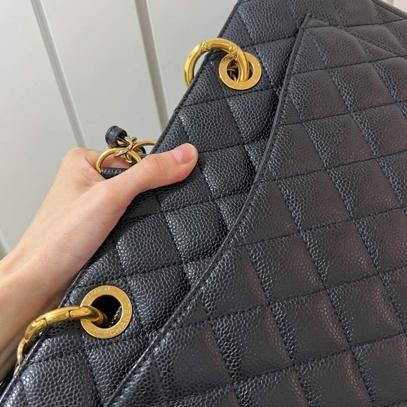 Caviar Quilted Grand Shopping Tote GST Black - Picture 14 of 16